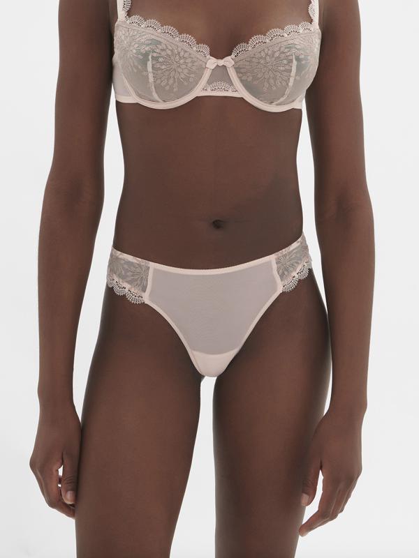 Simone Perele Singuliere string petal powder